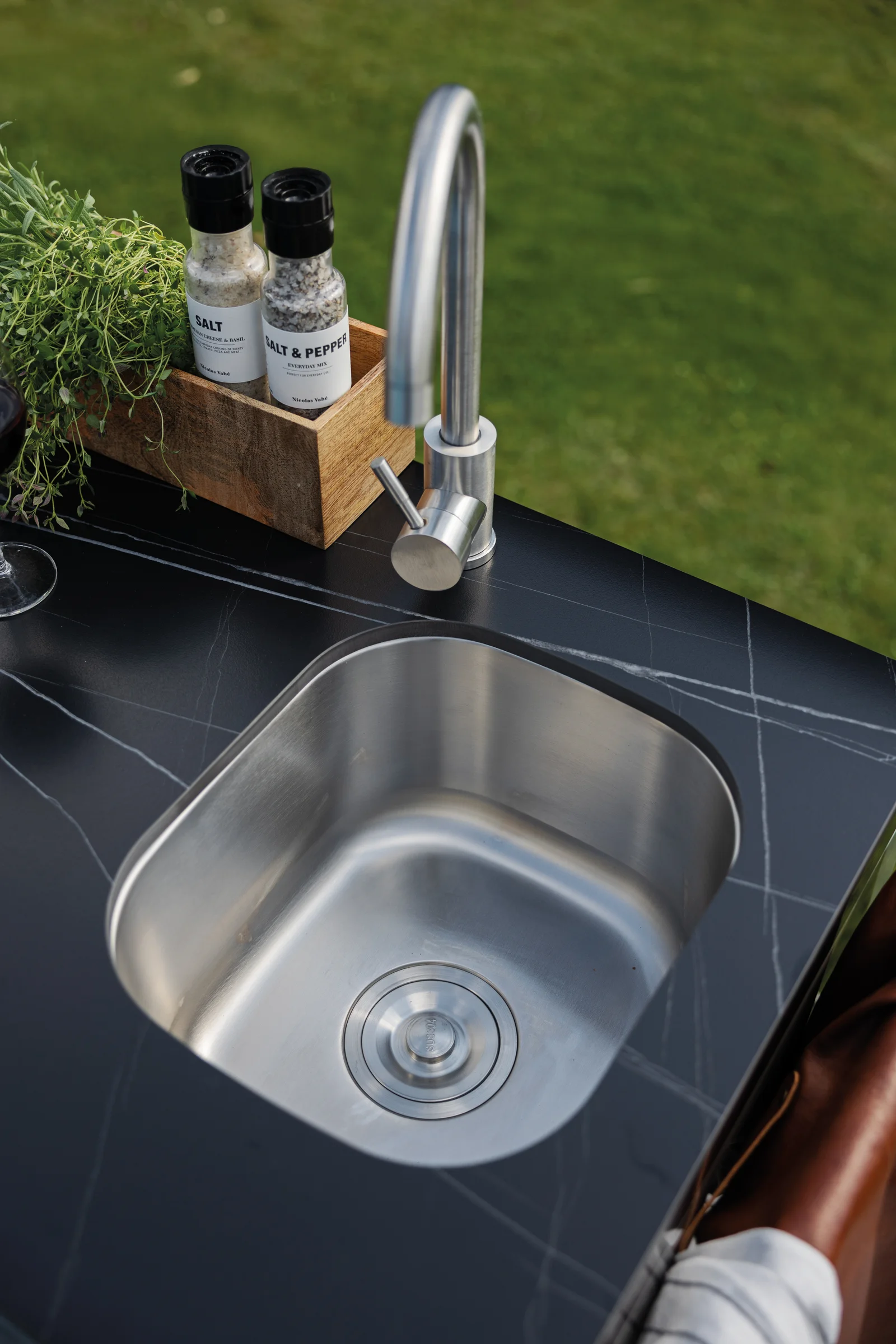 Spoelbak van een Myoutdoorkitchen Pure Series buitenkeuken